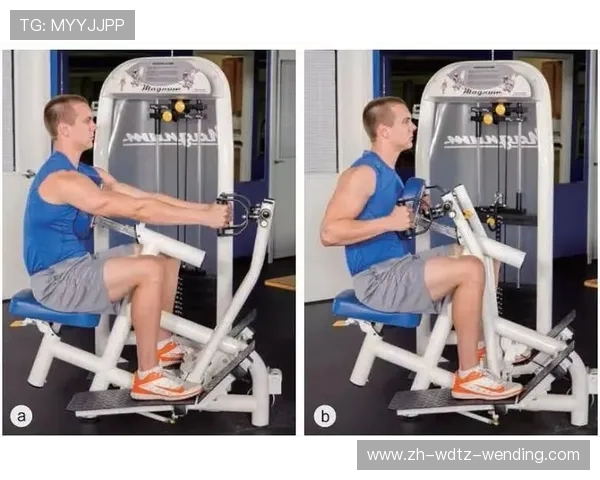 健身器材双臂拉训练原理及正确发力方法详解